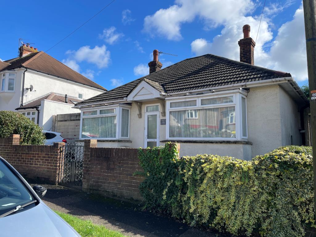 Lot: 38 - TWO-BEDROOM DETACHED BUNGALOW FOR IMPROVEMENT - Detached bungalow with garage